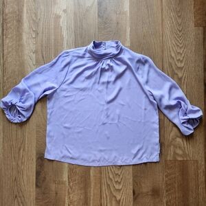 Chic Lavender Blouse with Gathered Sleeves